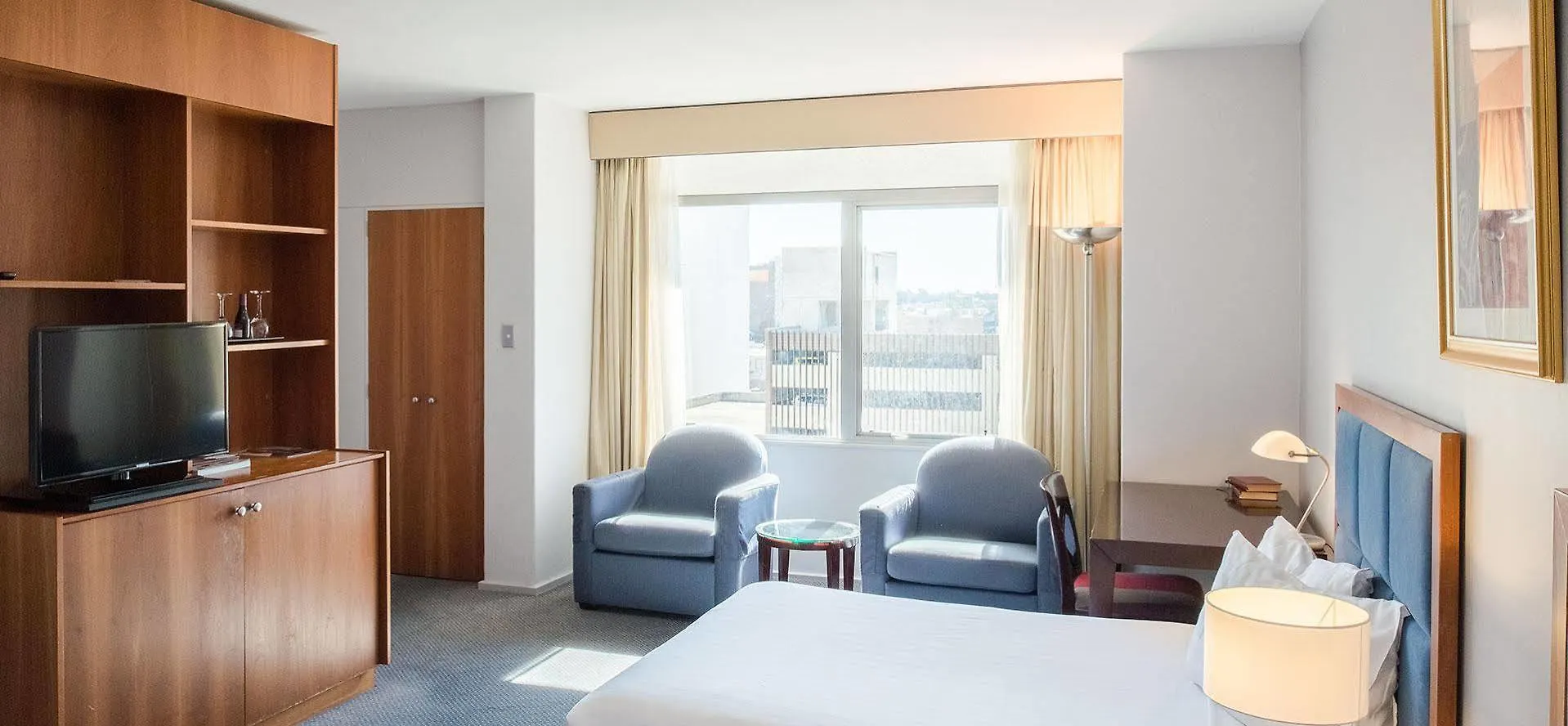 Hotel Seasons Of Perth 4*,