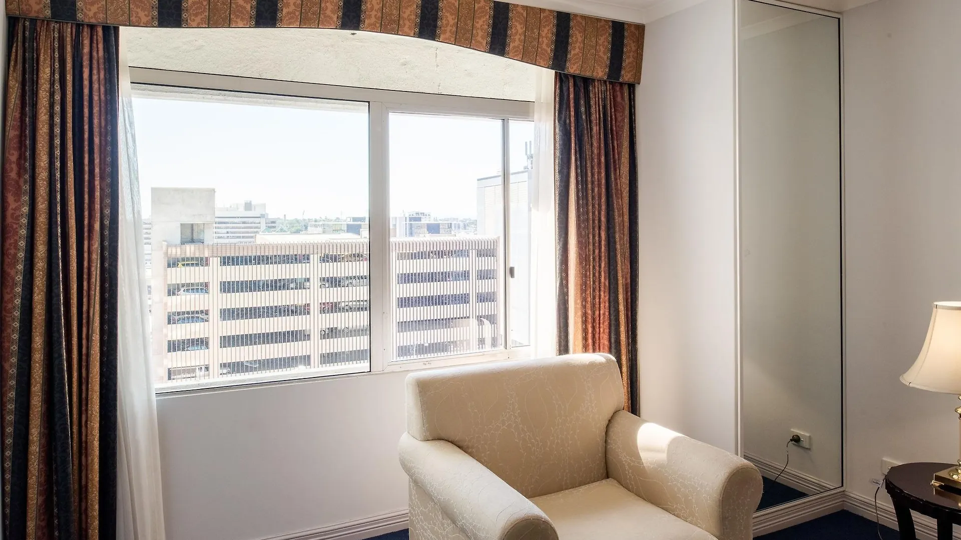 Hotel Seasons Of Perth 4*,