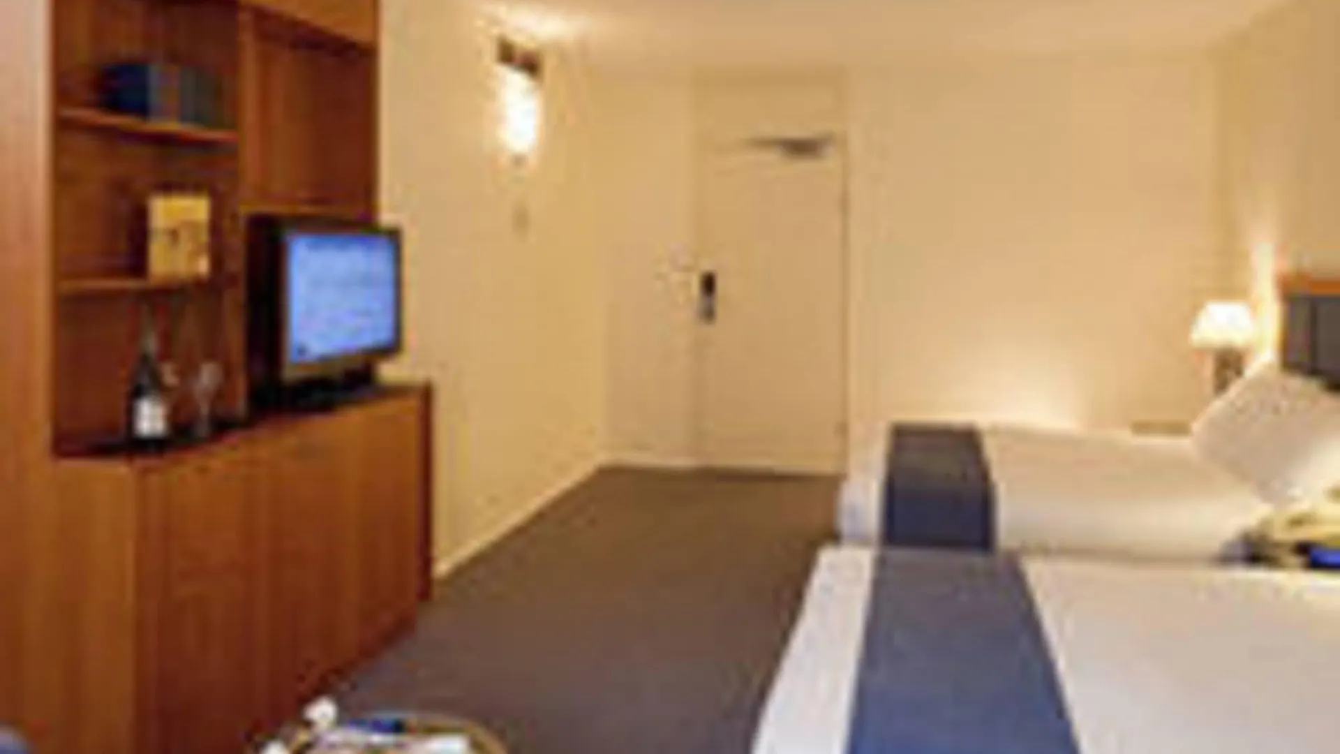 Hotel Seasons Of Perth 4*,  Austrálie